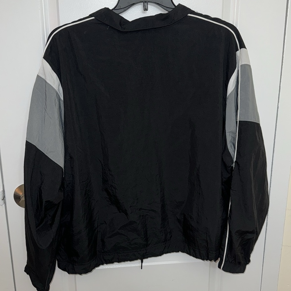 Nike Woman’s XL Half Zip Cropped Windbreaker - Picture 5 of 5